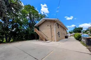 2628 S 84th St, West Allis, WI 53227 - Photo 6