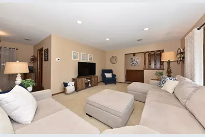 12765  Winthrop Ct, Brookfield, WI 53005 - Photo 6