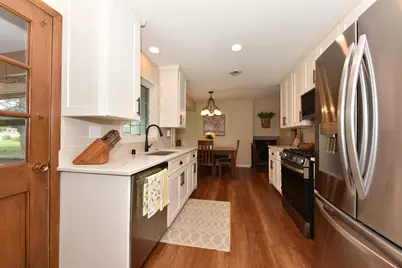 12765  Winthrop Ct, Brookfield, WI 53005 - Photo 8