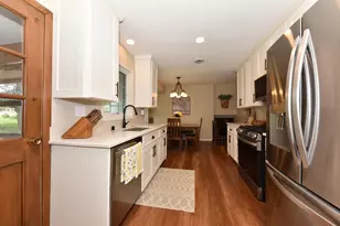 12765 Winthrop Ct, Brookfield, WI 53005 - Photo 8