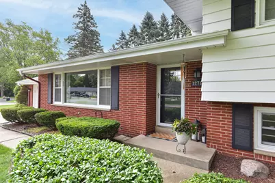 12765  Winthrop Ct, Brookfield, WI 53005 - Photo 2