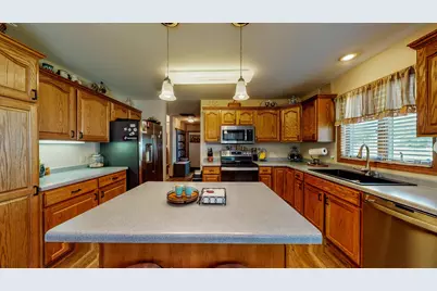 1505  Raveen St, Fort Atkinson, WI 53538 - Photo 2
