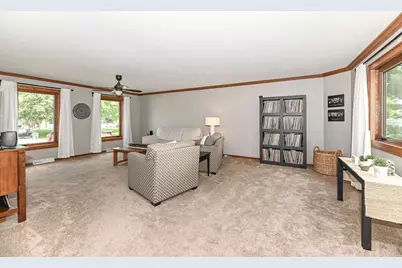 4105 W McGinnis Dr, Franklin, WI 53132 - Photo 6