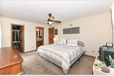 4105 W McGinnis Dr, Franklin, WI 53132 - Photo 14