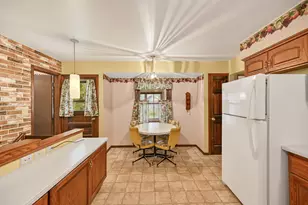 3319 W Woodward Dr, Franklin, WI 53132 - Photo 10