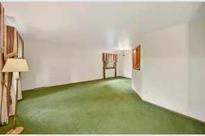 3319 W Woodward Dr, Franklin, WI 53132 - Photo 4
