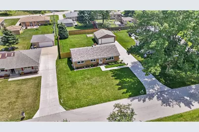 8506 N 51st St, Brown Deer, WI 53223 - Photo 2