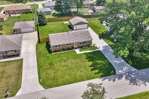 8506 N 51st St, Brown Deer, WI 53223 - Photo 2