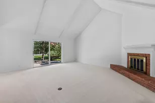 10329 N Savannah Ct, Mequon, WI 53092 - Photo 4