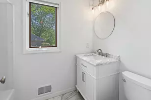 10329 N Savannah Ct, Mequon, WI 53092 - Photo 10