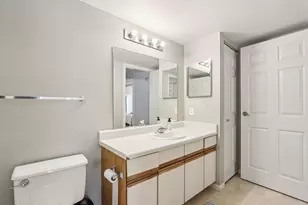 270 E Highland Ave, Milwaukee, WI 53202 - Photo 22
