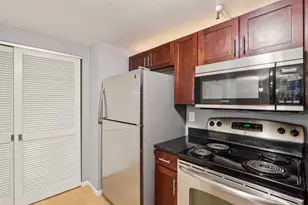 270 E Highland Ave, Milwaukee, WI 53202 - Photo 28