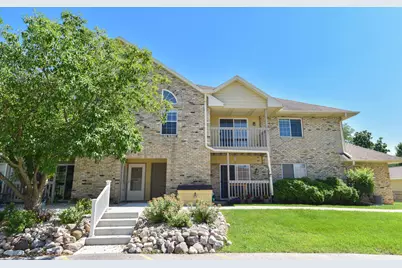 4835  Easy St #7, Delafield, WI 53209 - Photo 2