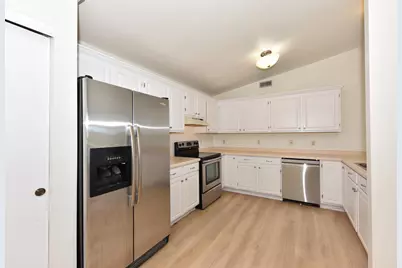 4835  Easy St #7, Delafield, WI 53209 - Photo 16