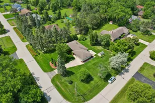 8173 S 28th St, Franklin, WI 53132 - Photo 34