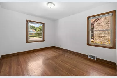 2406 S 82nd St, West Allis, WI 53219 - Photo 14