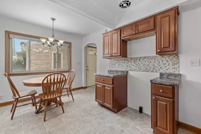 2406 S 82nd St, West Allis, WI 53219 - Photo 12