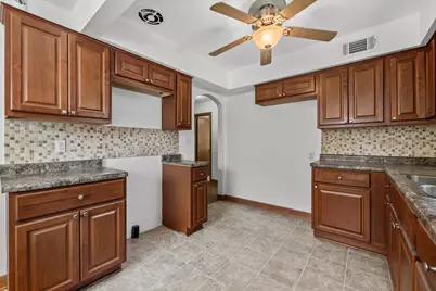 2406 S 82nd St, West Allis, WI 53219 - Photo 10