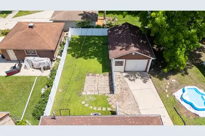 2406 S 82nd St, West Allis, WI 53219 - Photo 26