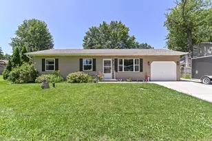 322 Woodlawn Ave, Racine, WI 53105 - Photo 1