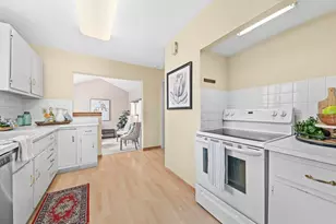 7011 W Garfield Ave, Wauwatosa, WI 53213 - Photo 14