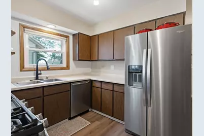920 N 6th St, Manitowoc, WI 54220 - Photo 8