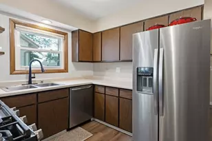 920 N 6th St, Manitowoc, WI 54220 - Photo 8