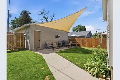 920 N 6th St, Manitowoc, WI 54220 - Photo 2
