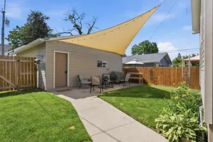 920 N 6th St, Manitowoc, WI 54220 - Photo 2