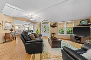 1823 W Shore Dr, Delafield, WI 53018 - Photo 14