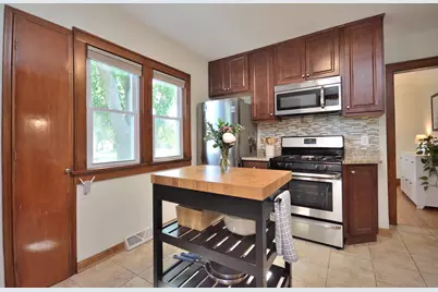 6602  Romona Ave, Wauwatosa, WI 53213 - Photo 14