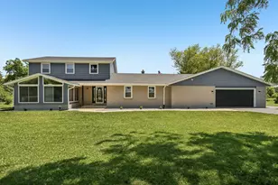 10780 S 92nd St, Franklin, WI 53132 - Photo 2