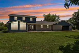 10780 S 92nd St, Franklin, WI 53132 - Photo 2