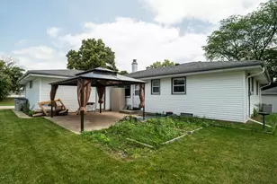 8625 W Petersik St, Milwaukee, WI 53224 - Photo 28