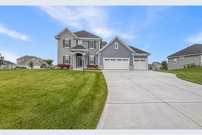N47W22311  Woodleaf Way, Pewaukee, WI 53072 - Photo 2