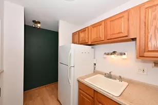 2222 E Belleview Pl, Milwaukee, WI 53211 - Photo 8