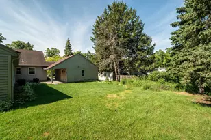 N87W15898 Belleview Blvd, Menomonee Falls, WI 53051 - Photo 32