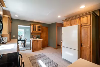 N87W15898  Belleview Blvd, Menomonee Falls, WI 53051 - Photo 22