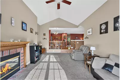 2224  W Vista Bella Dr, Oak Creek, WI 53154 - Photo 8