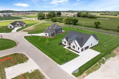 N63W35852  Frederick Dr, Oconomowoc, WI 53066 - Photo 8