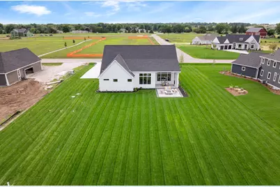 N63W35852  Frederick Dr, Oconomowoc, WI 53066 - Photo 6