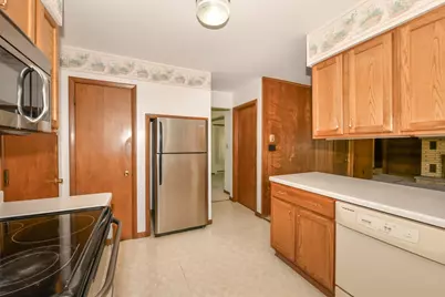 1075 S Lake Shore Dr, Lake Geneva, WI 53147 - Photo 18