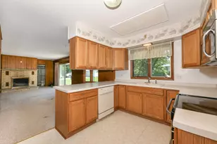 1075 S Lake Shore Dr, Lake Geneva, WI 53147 - Photo 18