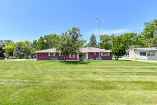 1075 S Lake Shore Dr, Lake Geneva, WI 53147 - Photo 6