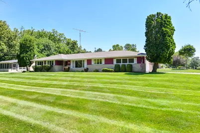1075 S Lake Shore Dr, Lake Geneva, WI 53147 - Photo 2