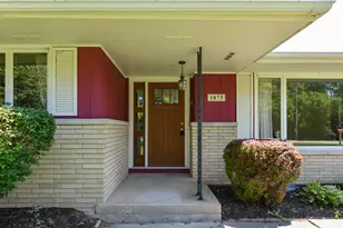 1075 S Lake Shore Dr, Lake Geneva, WI 53147 - Photo 4