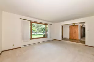 1075 S Lake Shore Dr, Lake Geneva, WI 53147 - Photo 14