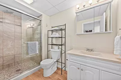 2400 W Apple Tree Rd, Glendale, WI 53209 - Photo 18