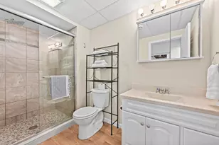 2400 W Apple Tree Rd, Glendale, WI 53209 - Photo 18