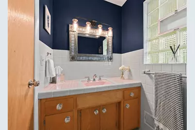 2400 W Apple Tree Rd, Glendale, WI 53209 - Photo 8